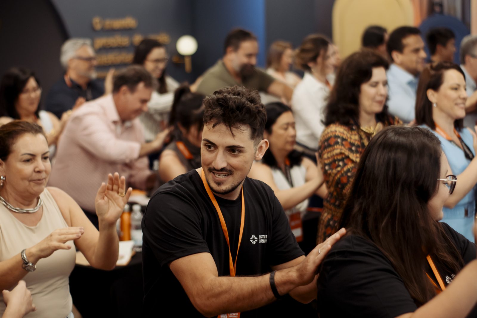 Plateia aplaudindo durante o IMX25